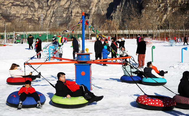 为孩子们定制的新年狂欢，乐谷银滩冰雪乐园让人类幼崽乐不思蜀