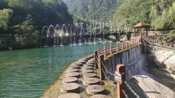 八裡溝一線天