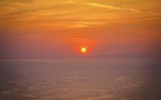 灯塔-圣托里尼-大姐小露開心果