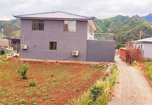 北京密云雾灵山新北地一佳民宿农家院,旁边就是大片的山林!