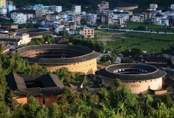 龙岩高北土楼群+承启楼+世泽楼一日游【含午餐+市区免费上门接【厦门市内酒店上门接送，一站式服务，方便省心；】
