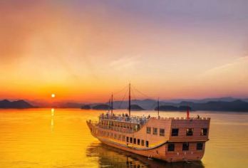 千岛湖梦想游船+梅峰岛+月光岛+穿越2大湖区一日游纯玩上门接【游玩2大湖区：区别传统只游玩一个湖区，我们升级门票+船票网售价400元的穿越2大湖区的线路。】