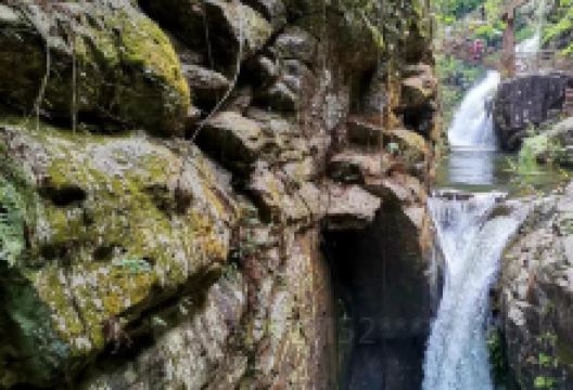 黄布寨瀑布景点图片