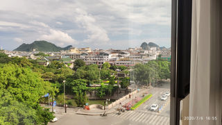 这个夏天，带着两位妈妈看桂林山水，游北海海滩。