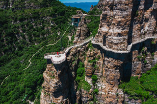 北京正西200公里的“中国奇山”，以奇、雄、险、幻、秀而闻名