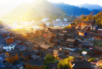 沱江泛舟（夜游船）+边城茶峒景区一日游【轻松出行】【乘坐夜游沱江船，观赏两岸吊脚楼群，古城夜景！】