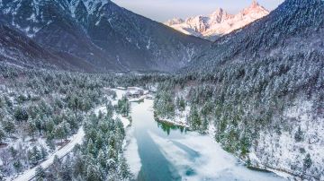 Kangding Mugecuo Scenic Area