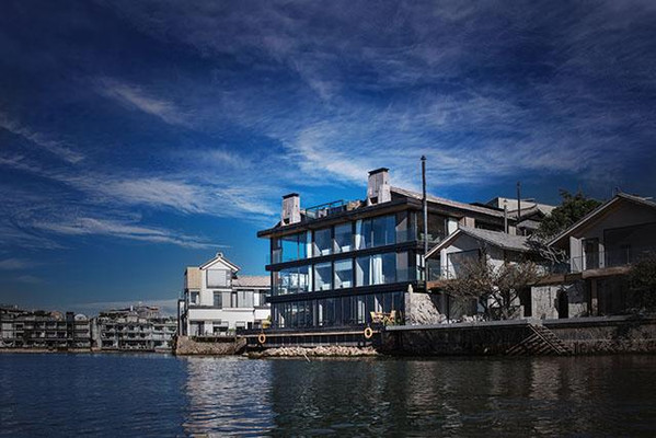 在洱海的岸边有座被海风吹来的小院——大理明月松间度假酒店
