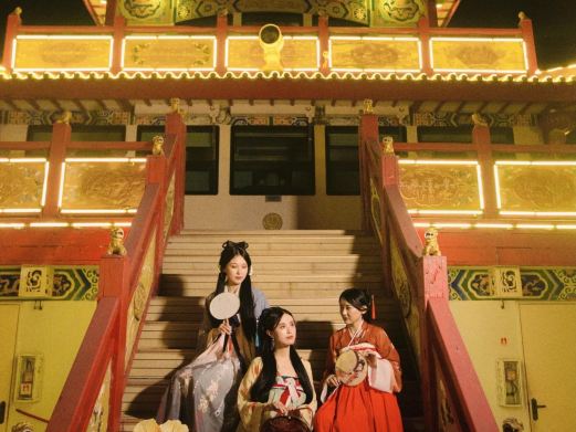 永乐仿古游船夜游三亚湾