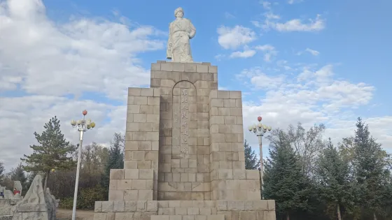 碾子山人民解放紀念碑