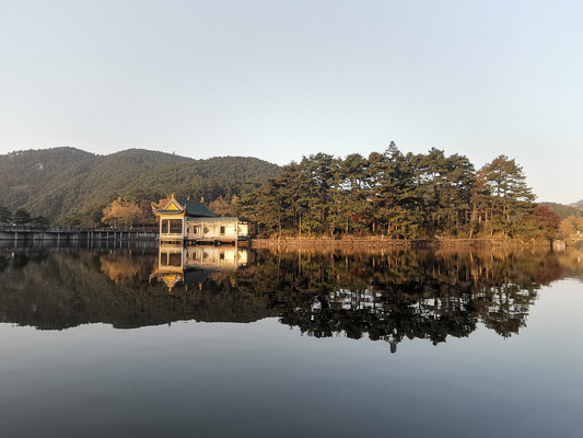 庐山-山明水静,湖心映波