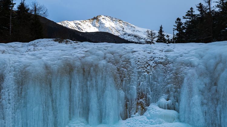 8-Day Small Group Tours: Jiuzhaigou, Huanglong National Scenic Area, Chengdu Research Base of Giant Panda Breeding, Leshan Giant Buddha, Mount Emei, Sanxingdui Museum | All-Inclusive Tours·  