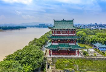 赣州江南宋城历史旅游区八境台+福寿沟博物馆魏家大院等一日活动【赣州市区深度游+City Walk 体验人间烟火气】