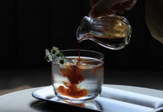 naive理想国青年旅舍餐厅图片