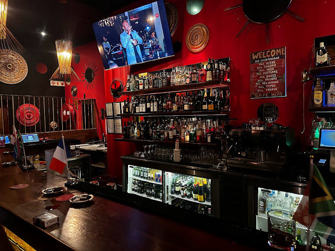 Six Cocktail Bar