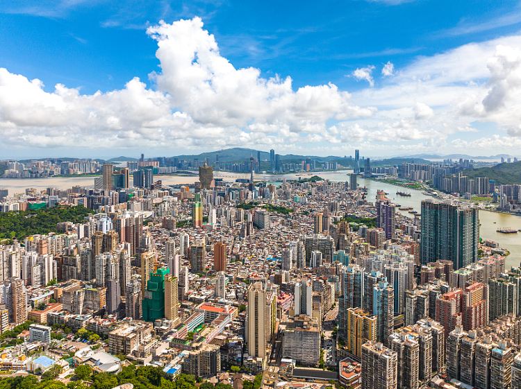 澳門半島（歷史中心、多樣化的景點）