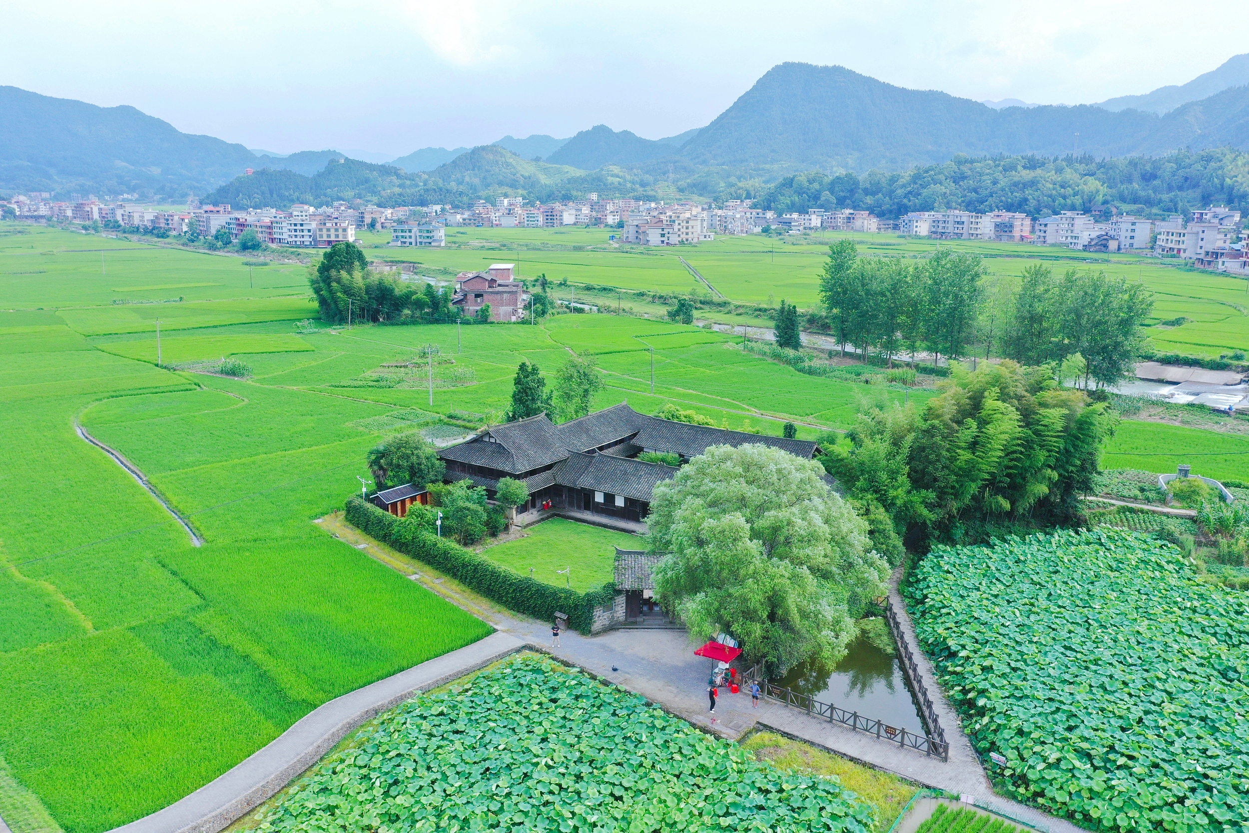 1-Day Longhui Tour: Wei Yuan Former Residence's cultural heritage, Huayao Ancient Village's ethnic charm