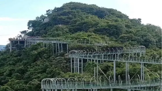 龍烈舊城玻璃棧道景區