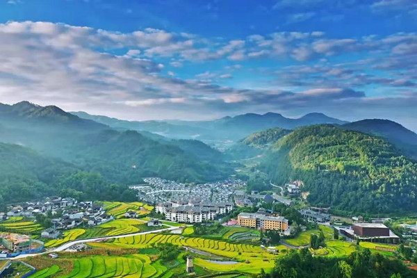 玛御谷温泉小镇依托腾冲生态资源,致力于打造中国西南地区文旅标杆