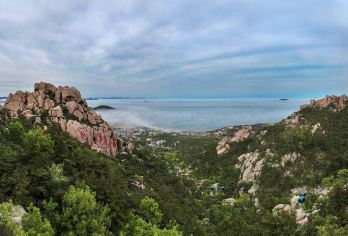 崂山仰口+青山渔村+太清一日【1到6人拼小团丨导游拎包拍照】【[严选用车]行前必检，安全可靠7座商务，以荣威、瑞⻛、⼤通、别克、福特、星锐、江淮等为主；】