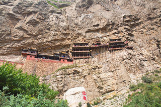 中国唯一的佛道儒寺庙,建在山西悬崖靠木柱撑起千年,光看就腿软