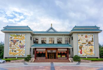 潍坊十笏园+坊茨小镇+杨家埠市区一日包车 上门接送【[行程灵活]合理范围内，行程可调】