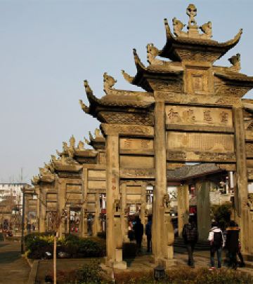 隆昌游记图文-石刻艺术石牌坊