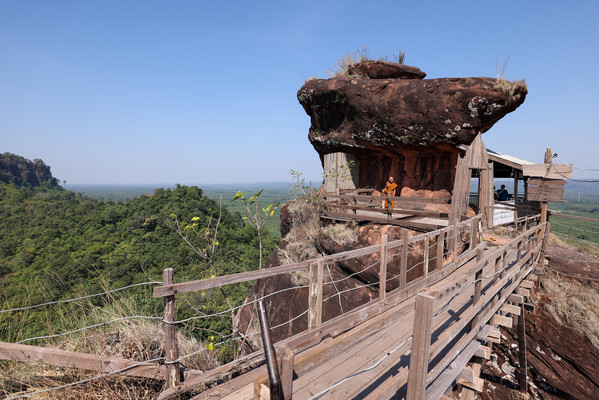 Thailand最危险的悬空庙--Wat Phu Tok