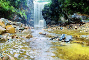 太鲁阁游记图文-石台常年水流不断的瀑布，不仅可以漂流，还惊现华南虎的踪迹
