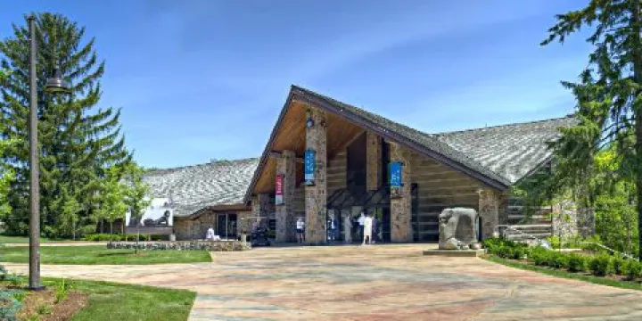 麥麥克加拿大藝術館