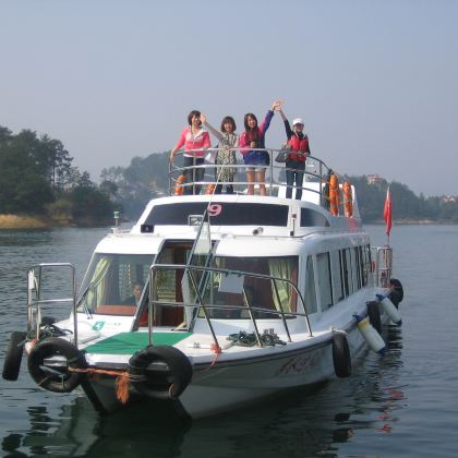 乌镇西栅夜游+横店影视城+千岛湖3日2晚跟团游