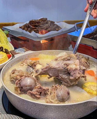 在成都宽窄巷子,去一把骨餐厅一次性过足肉瘾