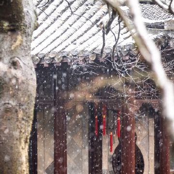 历史人文·扬州个园与何园3H深度讲解亲子营·成人/儿童·金牌导游线下博物馆高端精讲品牌·何不赏园，个有千秋·上下午场可选·12人团 