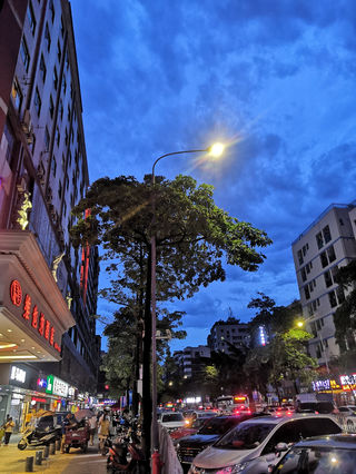 秋季印象,出差深圳宝安中心区首选维也纳酒店流塘店,给你一个极具性价比舒适的商务旅