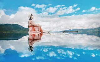 打个飞的玩穿越,在丽江的东巴秘境邂逅一场山水奇遇