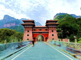 跟着老夏去新乡八里沟景区自由行。