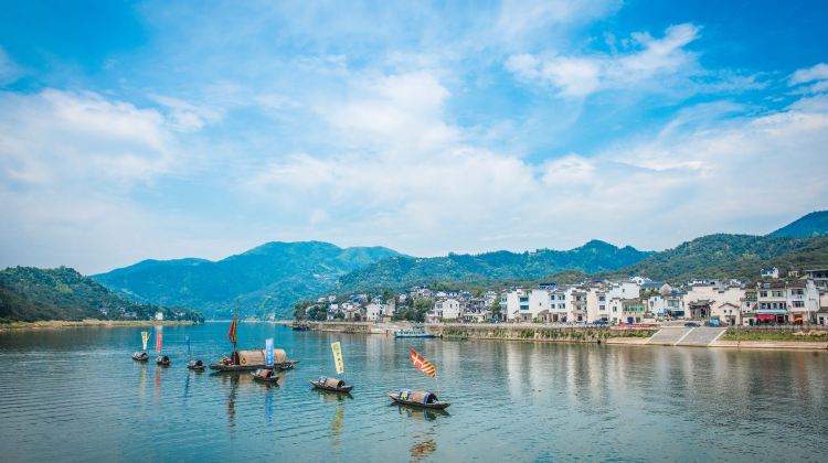 5-Day Huangshan Scenic Area + Chengkan Village+Xin' an River Landscape Gallery + Yangchang Tulou Buildings + Xixinan Scenic Area