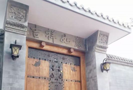 北京怀柔汤河口民宿旅游住宿哪家好?景兴堂别院房前河里鱼虾成群