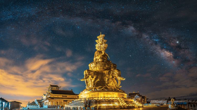 Golden Summit (Peaceful and spiritual atmosphere, access to Buddhist cultural sites)