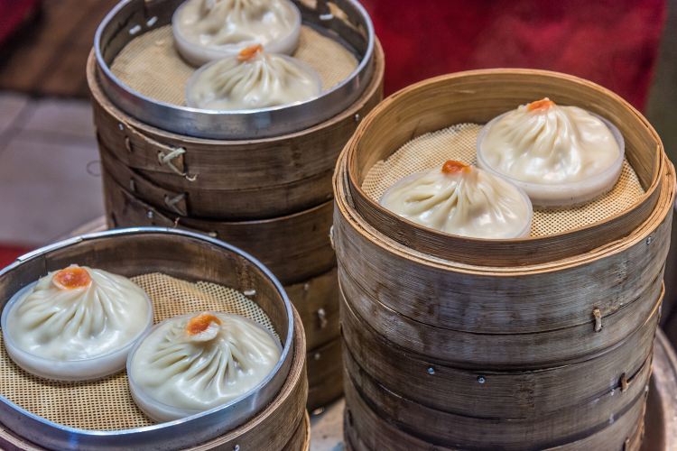 Crab roe soup dumplings