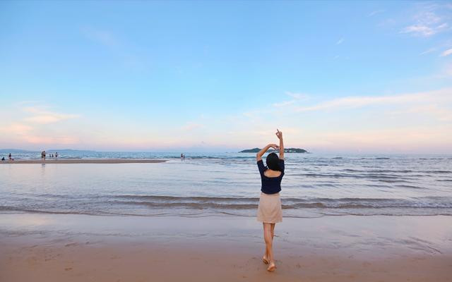 暑假亲子游都去了三亚，这里的黎苗姑娘每晚会点蜡烛，这是为什么