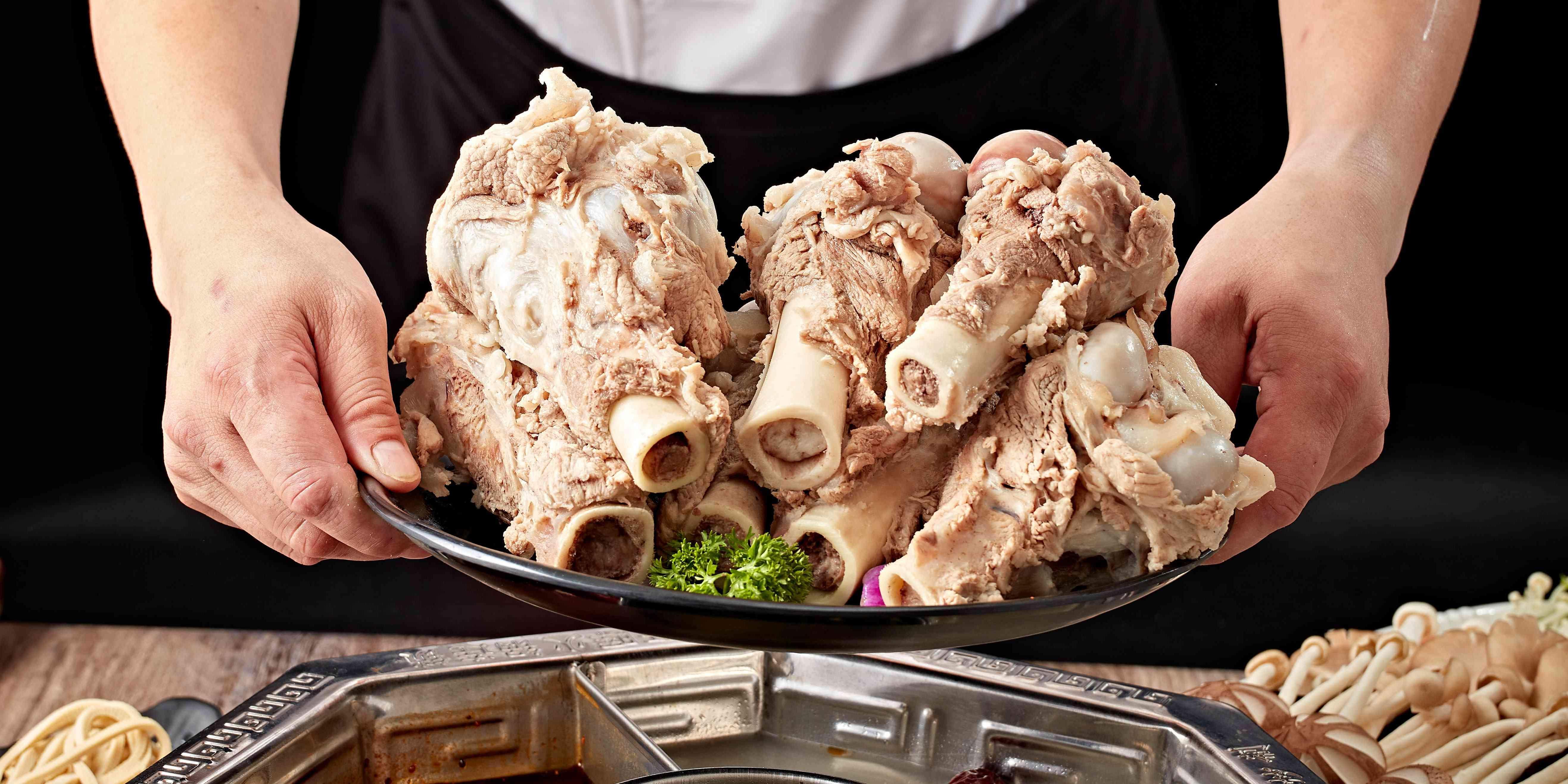 虹霞·浓汤骨头王火锅(中原店)