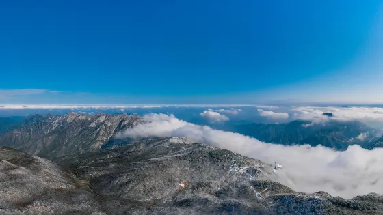 六春湖生態漂流景區