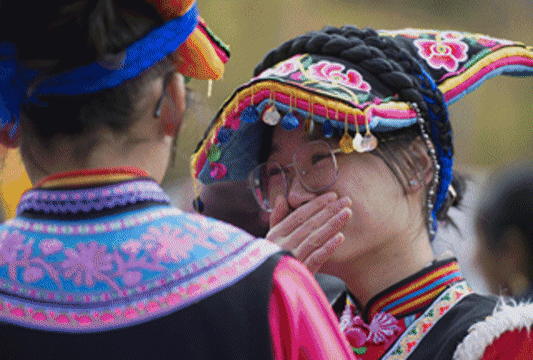 《时尚芭莎》×汶川:游走在指尖上的羌族文化传承