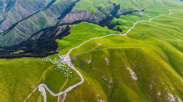 阿克塔斯姑娘峰景区