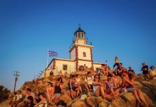 灯塔-圣托里尼-大姐小露開心果