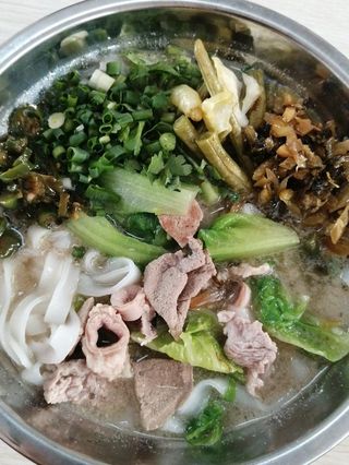 它是两广知名早餐，每次吃都会把汤喝完，还边吃边连连称赞