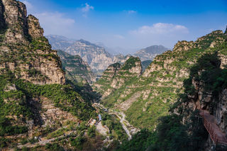 探究太行山北京秘境 玻璃栈道+山地越野+高山漂流 北京房山乐谷银滩1日游