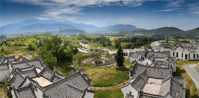 探秘黄山脚下悦榕庄，青山云雾粉墙黛瓦，美过中国古典水墨画-黄山游记  