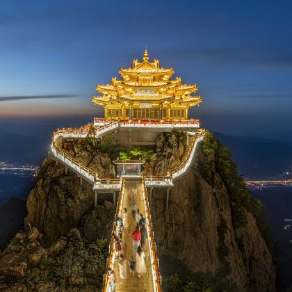 河南郑州+洛阳老君山景区5日4晚跟团游